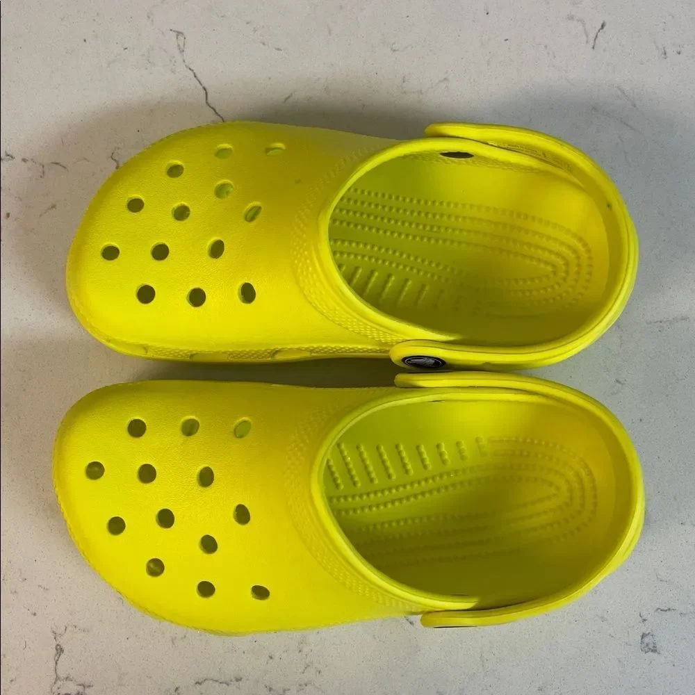 Crocs Classic Clog Size Junior 1, Acidity, Bright Neon Yellow Style # 206991